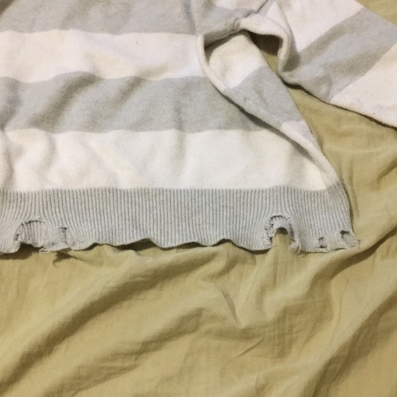 distressed striped grey sweater - Picture 4 of 5